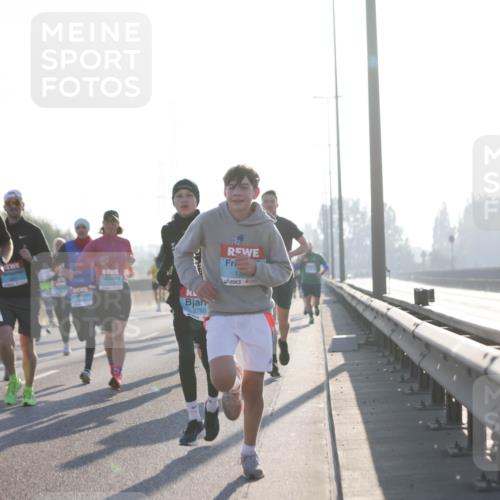 03.10.2025 - Köhlbrandbrückenlauf Jannik Wohlers http://msf.ph/oto/9061050 03.10.2025 09:14:58 Position 3 2759, 2760, 1390, 57 meine-sportfotos.de