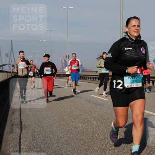03.10.2025 - Köhlbrandbrückenlauf Fabian Wolf http://msf.ph/oto/9061051 03.10.2025 10:05:32 Position 3 12, 1937, 2111 meine-sportfotos.de