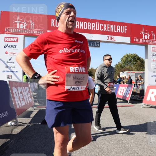 03.10.2025 - Köhlbrandbrückenlauf Lena Gebhardt http://msf.ph/oto/9061060 03.10.2025 13:11:07 Ziel 4370, 4506, 4521, 4547, 4933, 4998, 5103, 5218, 5965, 6272, 6330, 6449, 6450, 6572, 6665, 6797 meine-sportfotos.de