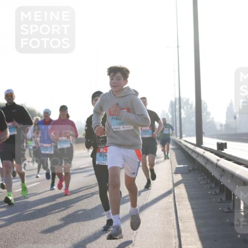 03.10.2025 - Köhlbrandbrückenlauf Jannik Wohlers http://msf.ph/oto/9061063 03.10.2025 09:14:58 Position 3 2759, 27, 1396, 57 meine-sportfotos.de