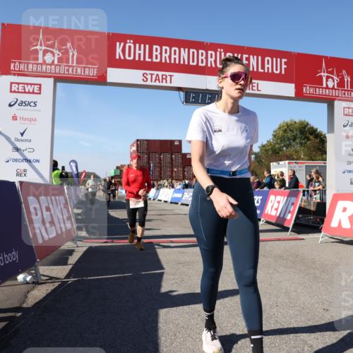 03.10.2025 - Köhlbrandbrückenlauf Lena Gebhardt http://msf.ph/oto/9061064 03.10.2025 13:11:10 Ziel 4135, 4506, 4521, 5218, 5258, 5522, 6272, 6330, 6449, 6450, 6572, 6727, 6751, 6797 meine-sportfotos.de