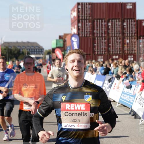 03.10.2025 - Köhlbrandbrückenlauf Jannik Wohlers http://msf.ph/oto/9061074 03.10.2025 13:13:15 Ziel 4191, 4193, 4223, 4373, 4463, 4513, 4583, 4748, 4853, 5025, 5034, 5204, 5678, 5852, 6393, 6705, 6725, 6742, 6755, 6788, 6789, 6818 meine-sportfotos.de