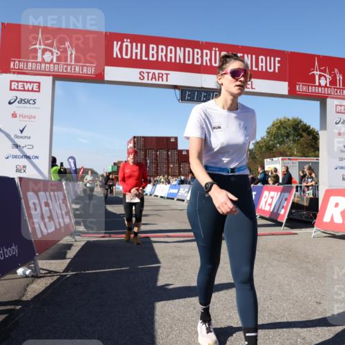 03.10.2025 - Köhlbrandbrückenlauf Lena Gebhardt http://msf.ph/oto/9061075 03.10.2025 13:11:10 Ziel 4135, 4506, 4521, 5218, 5258, 5522, 6272, 6330, 6449, 6450, 6572, 6727, 6751, 6797 meine-sportfotos.de