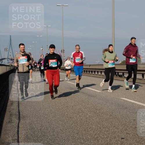 03.10.2025 - Köhlbrandbrückenlauf Fabian Wolf http://msf.ph/oto/9061080 03.10.2025 10:05:32 Position 3 1983, 1990 meine-sportfotos.de
