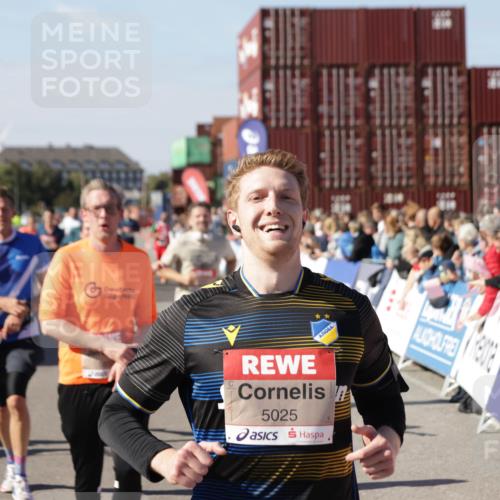03.10.2025 - Köhlbrandbrückenlauf Jannik Wohlers http://msf.ph/oto/9061081 03.10.2025 13:13:15 Ziel 4191, 4193, 4223, 4373, 4463, 4513, 4583, 4748, 4853, 5025, 5034, 5204, 5678, 5852, 6393, 6705, 6725, 6742, 6755, 6788, 6789, 6818 meine-sportfotos.de