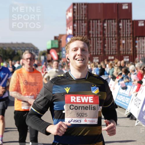 03.10.2025 - Köhlbrandbrückenlauf Jannik Wohlers http://msf.ph/oto/9061084 03.10.2025 13:13:15 Ziel 4191, 4193, 4223, 4373, 4463, 4513, 4583, 4748, 4853, 5025, 5034, 5204, 5678, 5852, 6393, 6705, 6725, 6742, 6755, 6788, 6789, 6818 meine-sportfotos.de