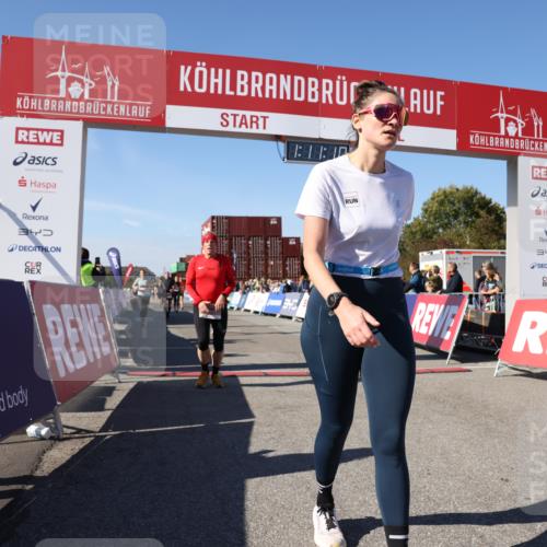 03.10.2025 - Köhlbrandbrückenlauf Lena Gebhardt http://msf.ph/oto/9061085 03.10.2025 13:11:10 Ziel 4135, 4506, 4521, 5218, 5258, 5522, 6272, 6330, 6449, 6450, 6572, 6727, 6751, 6797 meine-sportfotos.de