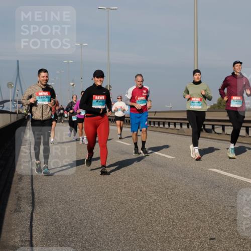 03.10.2025 - Köhlbrandbrückenlauf Fabian Wolf http://msf.ph/oto/9061086 03.10.2025 10:05:33 Position 3 1983, 1990 meine-sportfotos.de