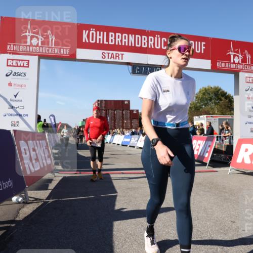 03.10.2025 - Köhlbrandbrückenlauf Lena Gebhardt http://msf.ph/oto/9061092 03.10.2025 13:11:10 Ziel 4135, 4506, 4521, 5218, 5258, 5522, 6272, 6330, 6449, 6450, 6572, 6727, 6751, 6797 meine-sportfotos.de
