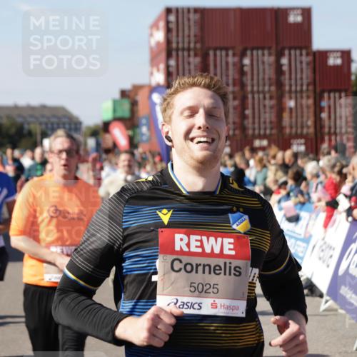 03.10.2025 - Köhlbrandbrückenlauf Jannik Wohlers http://msf.ph/oto/9061094 03.10.2025 13:13:16 Ziel 4191, 4193, 4223, 4373, 4463, 4513, 4583, 4853, 5025, 5034, 5204, 5678, 5852, 6393, 6705, 6725, 6742, 6755, 6788, 6789, 6818 meine-sportfotos.de