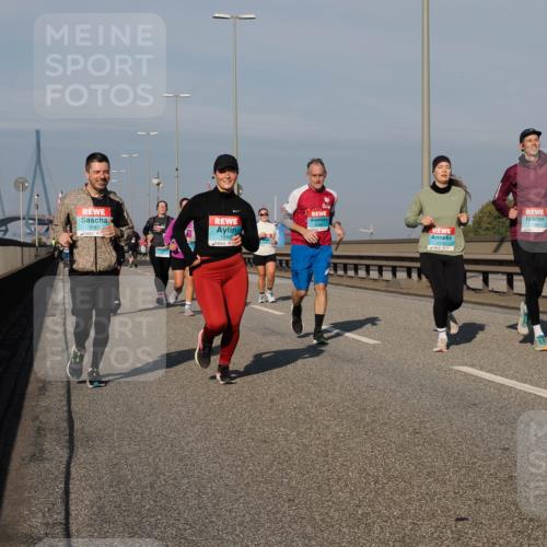03.10.2025 - Köhlbrandbrückenlauf Fabian Wolf http://msf.ph/oto/9061099 03.10.2025 10:05:33 Position 3 10, 1983, 1990, 3088, 2310 meine-sportfotos.de
