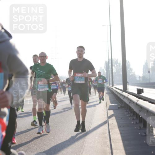 03.10.2025 - Köhlbrandbrückenlauf Jannik Wohlers http://msf.ph/oto/9061119 03.10.2025 09:14:59 Position 3 1306, 3659, 51 meine-sportfotos.de