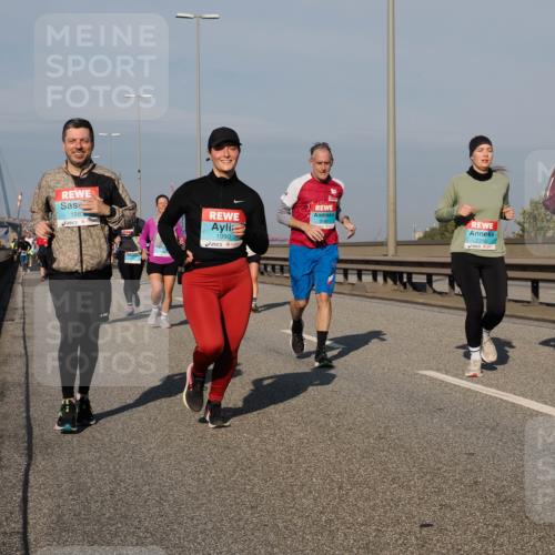 03.10.2025 - Köhlbrandbrückenlauf Fabian Wolf http://msf.ph/oto/9061130 03.10.2025 10:05:34 Position 3 1983, 1990, 2310, 1160 meine-sportfotos.de