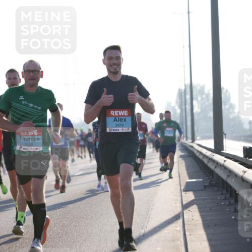 03.10.2025 - Köhlbrandbrückenlauf Jannik Wohlers http://msf.ph/oto/9061133 03.10.2025 09:15:00 Position 3 3659, 1123, 3658 meine-sportfotos.de