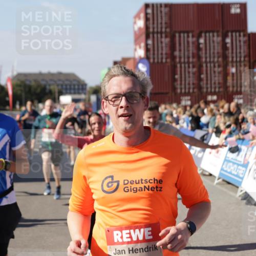 03.10.2025 - Köhlbrandbrückenlauf Jannik Wohlers http://msf.ph/oto/9061136 03.10.2025 13:13:17 Ziel 4191, 4193, 4223, 4373, 4463, 4513, 4583, 4853, 5025, 5034, 5204, 5261, 5678, 5852, 6393, 6725, 6742, 6755, 6788, 6789, 6818 meine-sportfotos.de