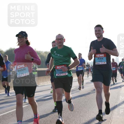 03.10.2025 - Köhlbrandbrückenlauf Jannik Wohlers http://msf.ph/oto/9061144 03.10.2025 09:15:00 Position 3 2955, 1123, 3658, 3659 meine-sportfotos.de