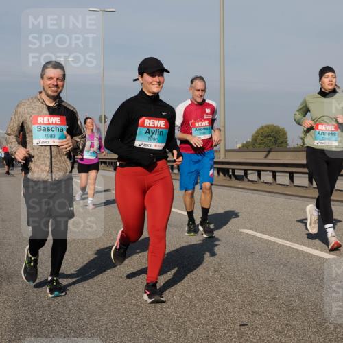 03.10.2025 - Köhlbrandbrückenlauf Fabian Wolf http://msf.ph/oto/9061157 03.10.2025 10:05:34 Position 3 10, 1983, 1990, 3088, 2310 meine-sportfotos.de