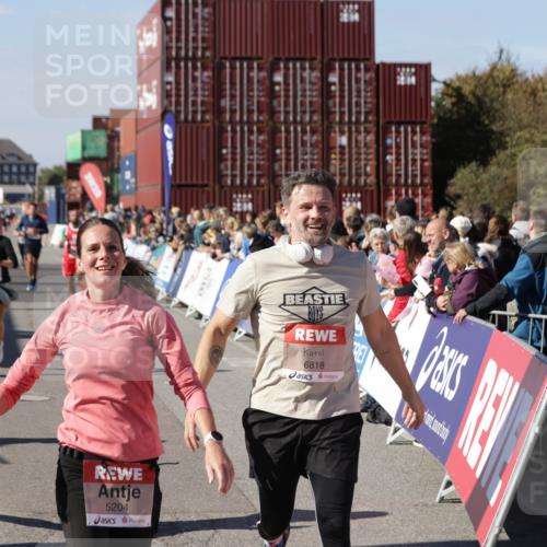 03.10.2025 - Köhlbrandbrückenlauf Jannik Wohlers http://msf.ph/oto/9061174 03.10.2025 13:13:18 Ziel 4191, 4193, 4223, 4373, 4463, 4513, 4583, 4853, 5025, 5034, 5204, 5261, 5358, 5678, 5852, 6393, 6725, 6755, 6788, 6789, 6818 meine-sportfotos.de