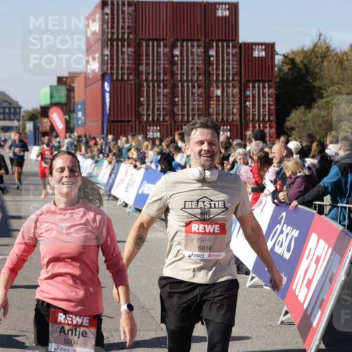 03.10.2025 - Köhlbrandbrückenlauf Jannik Wohlers http://msf.ph/oto/9061182 03.10.2025 13:13:18 Ziel 4191, 4193, 4223, 4373, 4463, 4513, 4583, 4853, 5025, 5034, 5204, 5261, 5358, 5678, 5852, 6393, 6725, 6755, 6788, 6789, 6818 meine-sportfotos.de