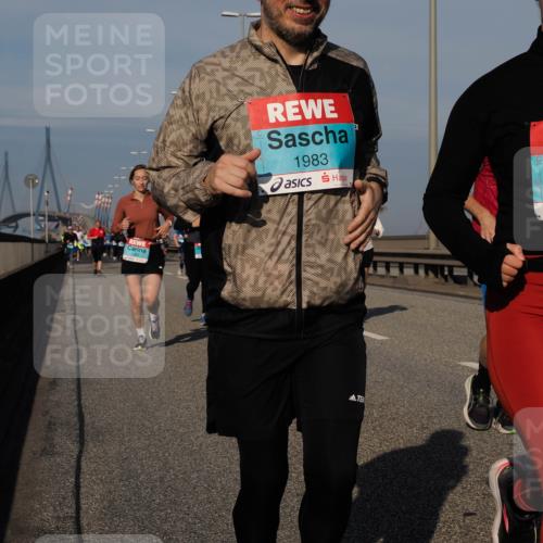03.10.2025 - Köhlbrandbrückenlauf Fabian Wolf http://msf.ph/oto/9061185 03.10.2025 10:05:35 Position 3 1983, 1990 meine-sportfotos.de
