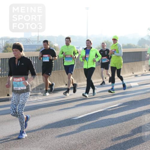 03.10.2025 - Köhlbrandbrückenlauf Lena Gebhardt http://msf.ph/oto/9061189 03.10.2025 09:19:39 Position 1 3811 meine-sportfotos.de