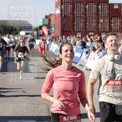 03.10.2025 - Köhlbrandbrückenlauf Jannik Wohlers http://msf.ph/oto/9061198 03.10.2025 13:13:18 Ziel 4191, 4193, 4223, 4373, 4463, 4513, 4583, 4853, 5025, 5034, 5204, 5261, 5358, 5678, 5852, 6393, 6725, 6755, 6788, 6789, 6818 meine-sportfotos.de