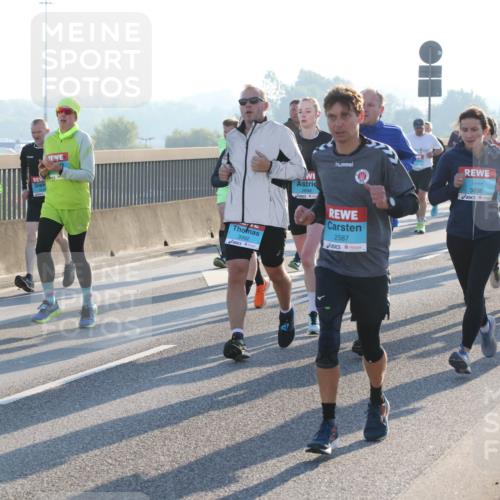 03.10.2025 - Köhlbrandbrückenlauf Lena Gebhardt http://msf.ph/oto/9061202 03.10.2025 09:19:39 Position 1 2698, 3392, 2587, 3838, 1730 meine-sportfotos.de