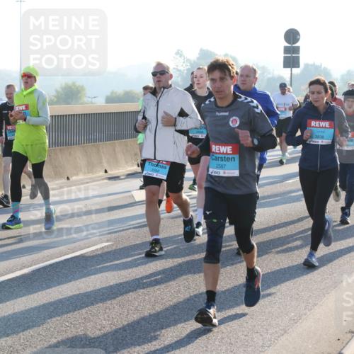 03.10.2025 - Köhlbrandbrückenlauf Lena Gebhardt http://msf.ph/oto/9061209 03.10.2025 09:19:39 Position 1 1730, 3838, 3392, 2698, 2587 meine-sportfotos.de