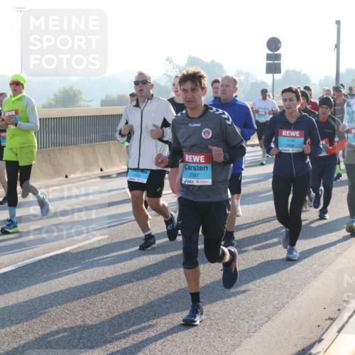 03.10.2025 - Köhlbrandbrückenlauf Lena Gebhardt http://msf.ph/oto/9061224 03.10.2025 09:19:39 Position 1 3392, 2587, 3838, 1730 meine-sportfotos.de
