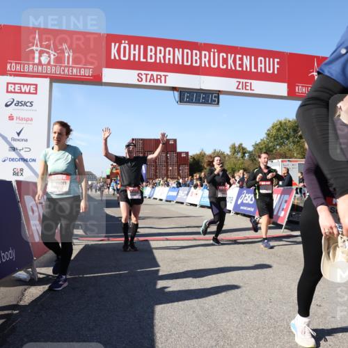 03.10.2025 - Köhlbrandbrückenlauf Lena Gebhardt http://msf.ph/oto/9061231 03.10.2025 13:11:16 Ziel 4135, 4293, 4521, 5218, 5258, 5522, 5754, 6080, 6272, 6572, 6685, 6686, 6726, 6727, 6751 meine-sportfotos.de