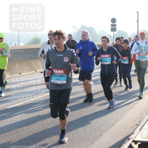 03.10.2025 - Köhlbrandbrückenlauf Lena Gebhardt http://msf.ph/oto/9061237 03.10.2025 09:19:40 Position 1 3838, 2587, 1730 meine-sportfotos.de