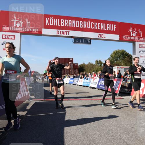 03.10.2025 - Köhlbrandbrückenlauf Lena Gebhardt http://msf.ph/oto/9061262 03.10.2025 13:11:16 Ziel 4135, 4293, 4521, 5218, 5258, 5522, 5754, 6080, 6272, 6572, 6685, 6686, 6726, 6727, 6751 meine-sportfotos.de