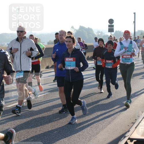 03.10.2025 - Köhlbrandbrückenlauf Lena Gebhardt http://msf.ph/oto/9061269 03.10.2025 09:19:40 Position 1 2587, 3392, 3838, 1730 meine-sportfotos.de