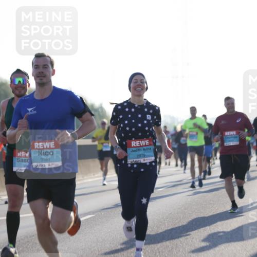 03.10.2025 - Köhlbrandbrückenlauf Jannik Wohlers http://msf.ph/oto/9061283 03.10.2025 09:15:03 Position 3 320, 3181, 2979 meine-sportfotos.de