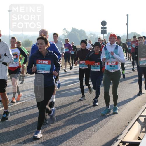 03.10.2025 - Köhlbrandbrückenlauf Lena Gebhardt http://msf.ph/oto/9061289 03.10.2025 09:19:41 Position 1 3392, 3838, 2805, 1730 meine-sportfotos.de