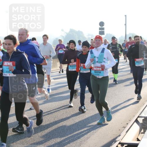 03.10.2025 - Köhlbrandbrückenlauf Lena Gebhardt http://msf.ph/oto/9061292 03.10.2025 09:19:41 Position 1 3392, 3838, 3409, 2805, 1730 meine-sportfotos.de