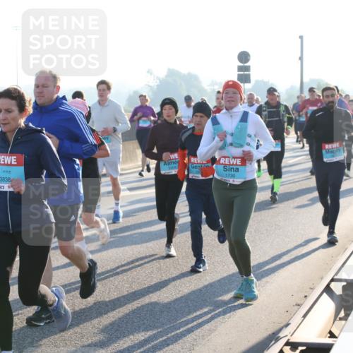 03.10.2025 - Köhlbrandbrückenlauf Lena Gebhardt http://msf.ph/oto/9061298 03.10.2025 09:19:41 Position 1 3392, 3838, 3409, 280, 1730 meine-sportfotos.de