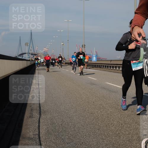 03.10.2025 - Köhlbrandbrückenlauf Fabian Wolf http://msf.ph/oto/9061304 03.10.2025 10:05:39 Position 3 3, 2031, 1263 meine-sportfotos.de