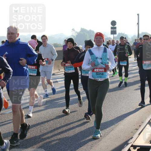 03.10.2025 - Köhlbrandbrückenlauf Lena Gebhardt http://msf.ph/oto/9061307 03.10.2025 09:19:41 Position 1 3838, 1272, 3409, 2805, 1730, 1931 meine-sportfotos.de