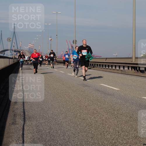 03.10.2025 - Köhlbrandbrückenlauf Fabian Wolf http://msf.ph/oto/9061315 03.10.2025 10:05:41 Position 3  meine-sportfotos.de