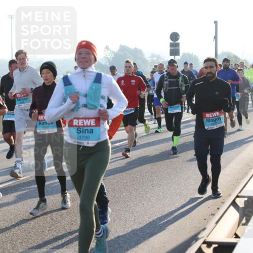 03.10.2025 - Köhlbrandbrückenlauf Lena Gebhardt http://msf.ph/oto/9061332 03.10.2025 09:19:42 Position 1 2022, 1272, 3409, 1730, 1512, 1931 meine-sportfotos.de