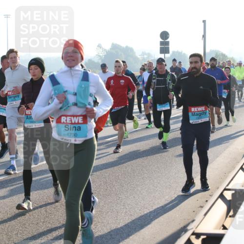 03.10.2025 - Köhlbrandbrückenlauf Lena Gebhardt http://msf.ph/oto/9061338 03.10.2025 09:19:42 Position 1 1272, 1015, 2858, 3409, 1730, 1931 meine-sportfotos.de