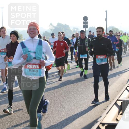 03.10.2025 - Köhlbrandbrückenlauf Lena Gebhardt http://msf.ph/oto/9061340 03.10.2025 09:19:42 Position 1 1272, 1015, 2858, 34, 1730, 1512, 1931 meine-sportfotos.de
