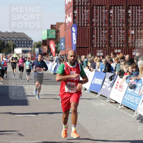 03.10.2025 - Köhlbrandbrückenlauf Jannik Wohlers http://msf.ph/oto/9061346 03.10.2025 13:13:21 Ziel 4191, 4223, 4373, 4383, 4463, 4513, 4583, 4853, 5025, 5034, 5204, 5261, 5358, 5678, 5852, 6725, 6788, 6789, 6818 meine-sportfotos.de
