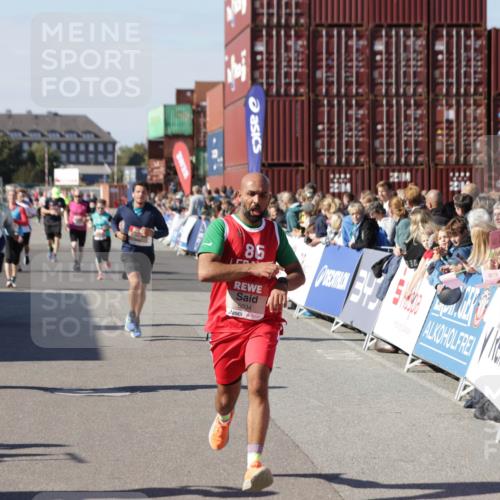03.10.2025 - Köhlbrandbrückenlauf Jannik Wohlers http://msf.ph/oto/9061351 03.10.2025 13:13:21 Ziel 4191, 4223, 4373, 4383, 4463, 4513, 4583, 4853, 5025, 5034, 5204, 5261, 5358, 5678, 5852, 6725, 6788, 6789, 6818 meine-sportfotos.de