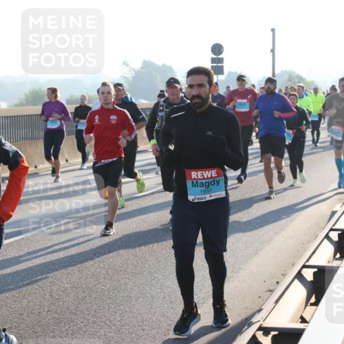 03.10.2025 - Köhlbrandbrückenlauf Lena Gebhardt http://msf.ph/oto/9061358 03.10.2025 09:19:43 Position 1 2805, 1931 meine-sportfotos.de