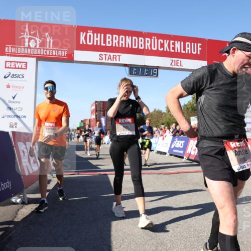 03.10.2025 - Köhlbrandbrückenlauf Lena Gebhardt http://msf.ph/oto/9061360 03.10.2025 13:11:19 Ziel 4135, 4293, 4521, 4597, 5218, 5258, 5522, 5754, 6080, 6272, 6572, 6685, 6686, 6726, 6727, 6751 meine-sportfotos.de