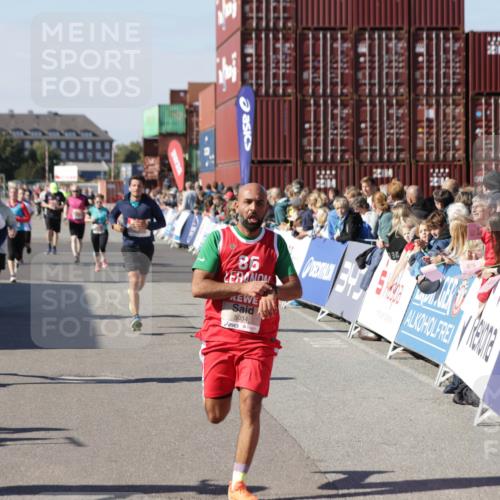 03.10.2025 - Köhlbrandbrückenlauf Jannik Wohlers http://msf.ph/oto/9061361 03.10.2025 13:13:21 Ziel 4191, 4223, 4373, 4383, 4463, 4513, 4583, 4853, 5025, 5034, 5204, 5261, 5358, 5678, 5852, 6725, 6788, 6789, 6818 meine-sportfotos.de