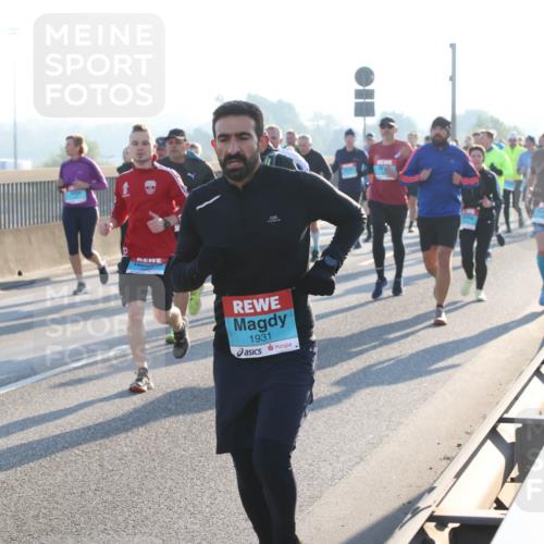 03.10.2025 - Köhlbrandbrückenlauf Lena Gebhardt http://msf.ph/oto/9061370 03.10.2025 09:19:43 Position 1 1931 meine-sportfotos.de