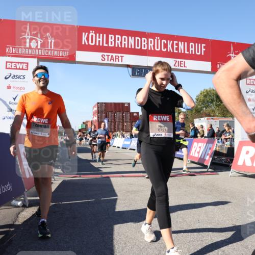 03.10.2025 - Köhlbrandbrückenlauf Lena Gebhardt http://msf.ph/oto/9061381 03.10.2025 13:11:20 Ziel 4135, 4293, 4521, 4597, 5218, 5258, 5522, 5754, 5939, 6080, 6572, 6685, 6686, 6726, 6727, 6751 meine-sportfotos.de